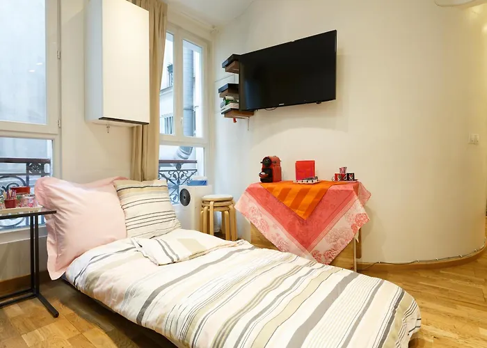 Petits Champs Ii Bed & Breakfast 4*
