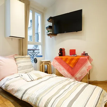 Petits Champs Ii Bed & Breakfast *